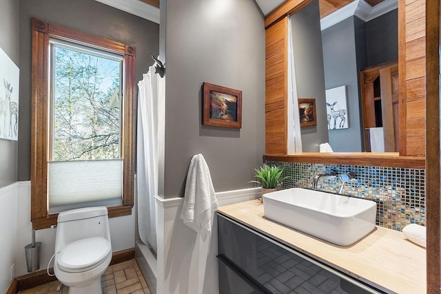 bathroom featuring vanity, curtained shower, backsplash, and toilet