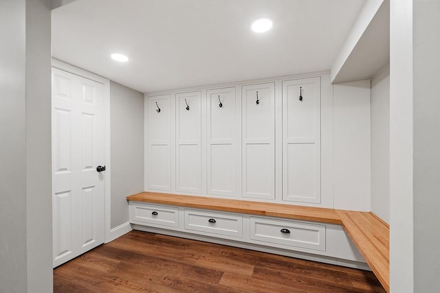 mudroom featuring dark wood-type flooring, recessed lighting, and baseboards