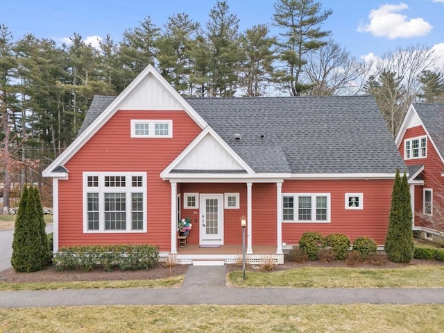 view of front of house featuring a porch and a front yard