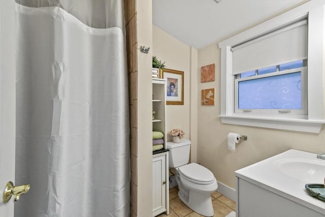 full bathroom featuring toilet, tile patterned floors, a shower with shower curtain, and vanity