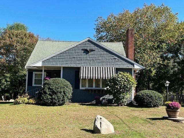 bungalow-style house with a front lawn