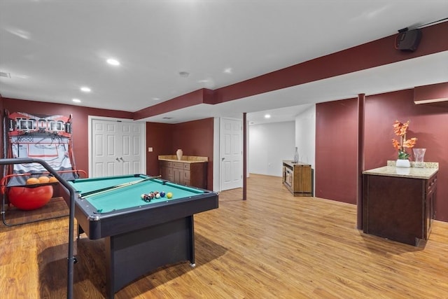 rec room featuring light wood-style floors, pool table, and recessed lighting