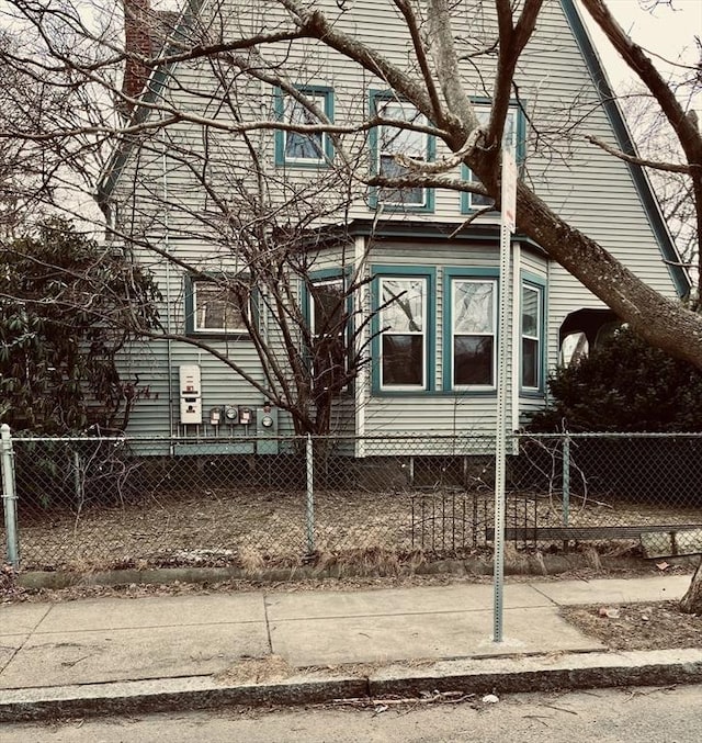 view of side of home featuring a fenced front yard