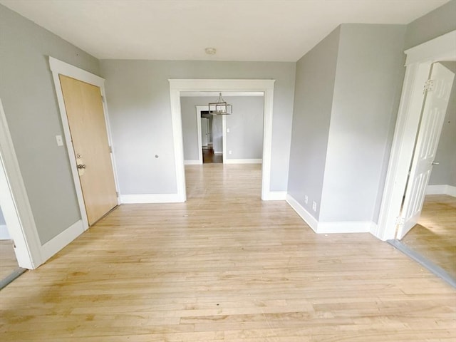 15 Circuit Ave E, Worcester, MA 01603 - unfurnished room with light wood finished floors, baseboards, a chandelier, and a smoke detector