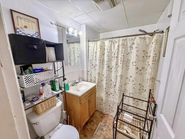15 Circuit Ave E, Worcester, MA 01603 - bathroom featuring toilet, vanity, and a shower with curtain