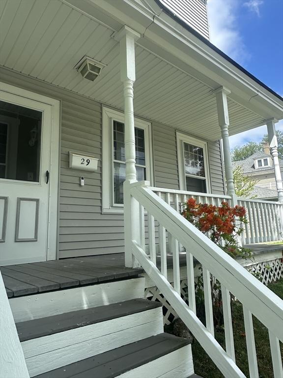 entrance to property featuring covered porch