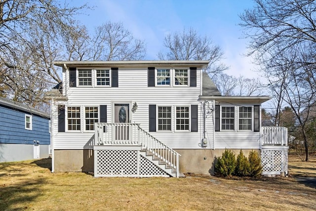 view of front of home with a front lawn