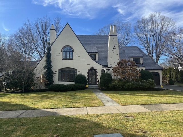 view of front of house featuring a garage and a front yard