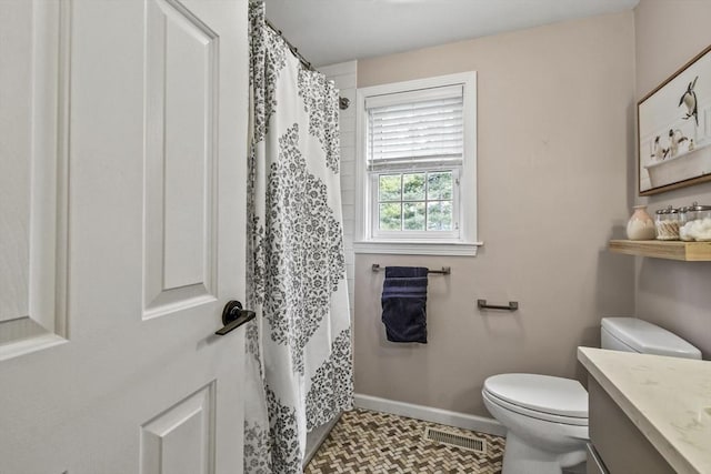 188 Munger Hill Rd, Westfield, MA 01085 - full bathroom featuring toilet, baseboards, vanity, and a shower with shower curtain