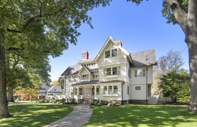 view of front of property featuring covered porch and a front lawn