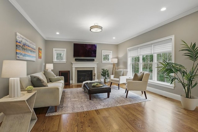 living area with recessed lighting, baseboards, and wood finished floors
