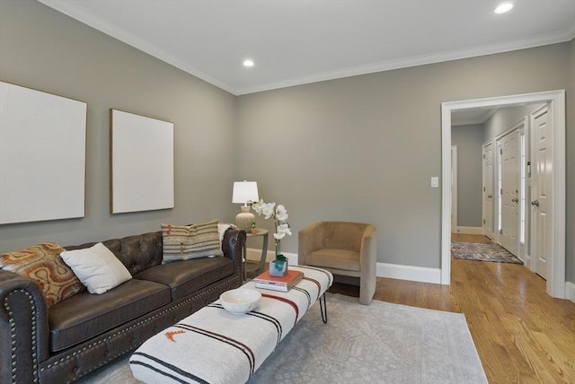 living area with recessed lighting, baseboards, ornamental molding, and wood finished floors