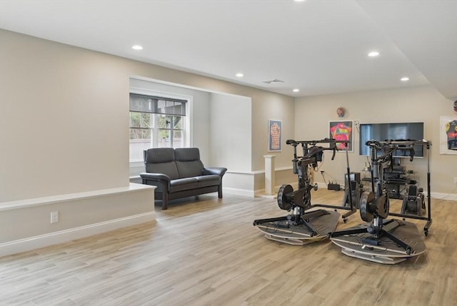 workout area with recessed lighting, baseboards, visible vents, and light wood-type flooring