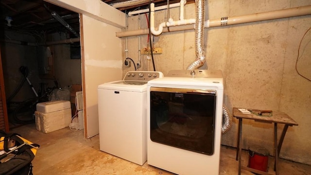 laundry area featuring washing machine and clothes dryer