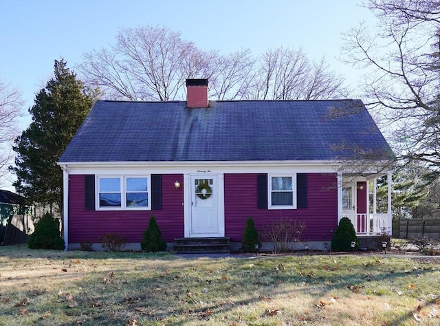 view of front of home with a front lawn