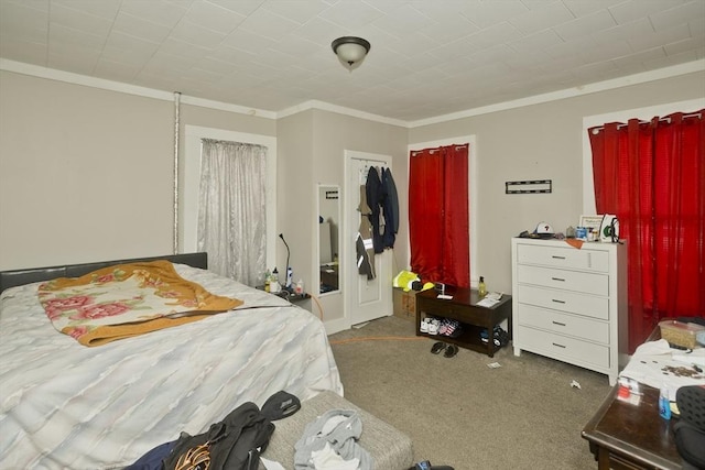 74 Everett St, Springfield, MA 01104 - carpeted bedroom with crown molding