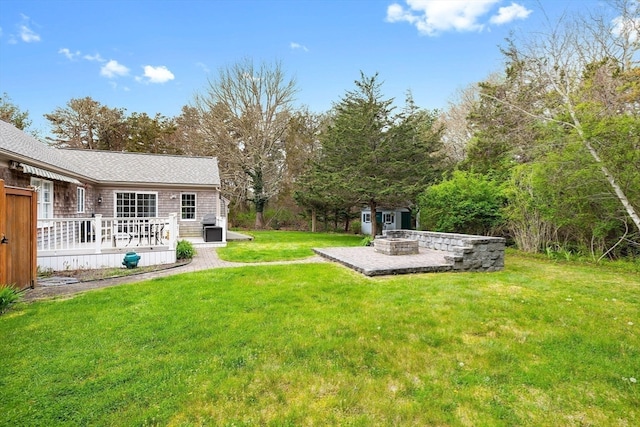 view of yard featuring a patio area