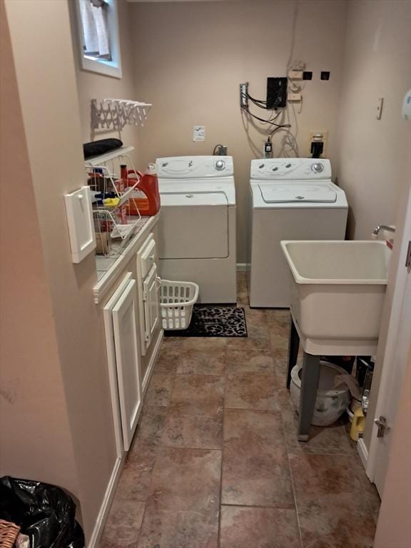 3901 Woodbridge Rd Unit 3901, Peabody, MA 01960 - laundry area featuring independent washer and dryer