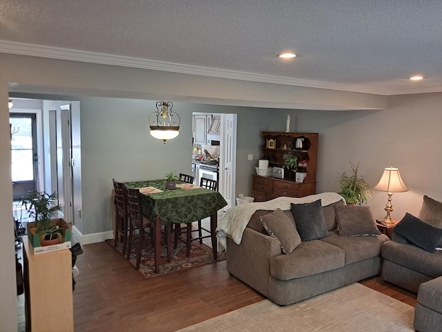 3901 Woodbridge Rd Unit 3901, Peabody, MA 01960 - living area featuring wood finished floors, crown molding, a textured ceiling, baseboards, and recessed lighting