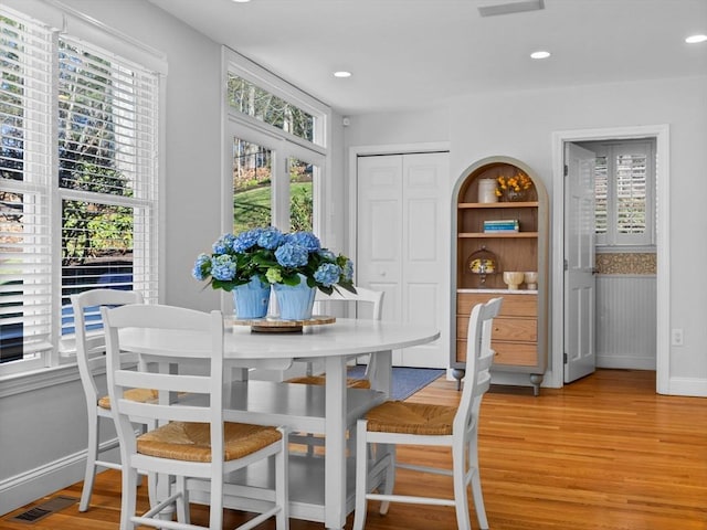 dining space featuring visible vents, baseboards, recessed lighting, and light wood-style floors