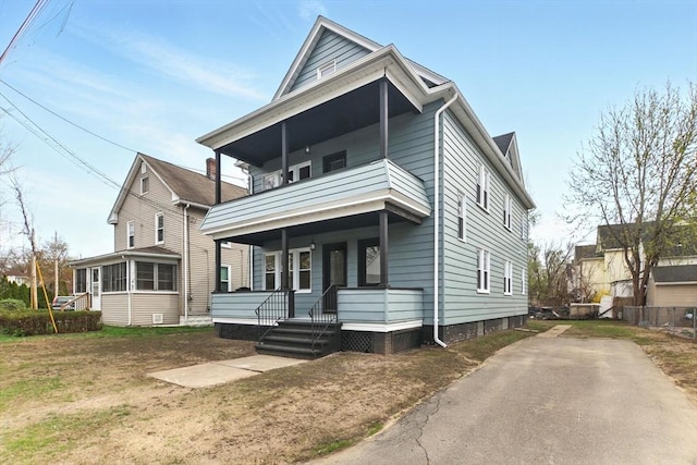 view of front of home featuring a balcony and a porch