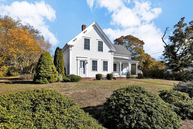 view of front of home with a front lawn