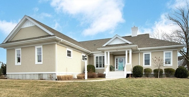 view of front of home featuring a front yard