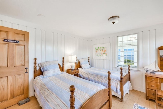 bedroom featuring a decorative wall