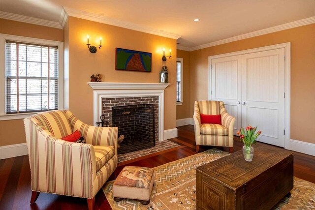 25 Lelands Path, Edgartown, MA 02539 - living room featuring baseboards, plenty of natural light, wood finished floors, ornamental molding, and recessed lighting