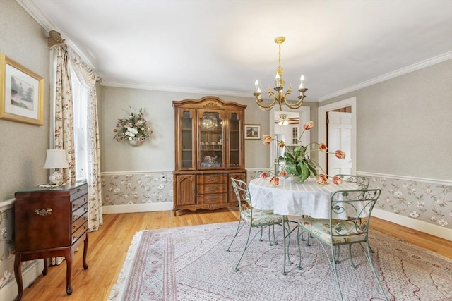 dining room featuring light hardwood / wood-style floors and ornamental molding