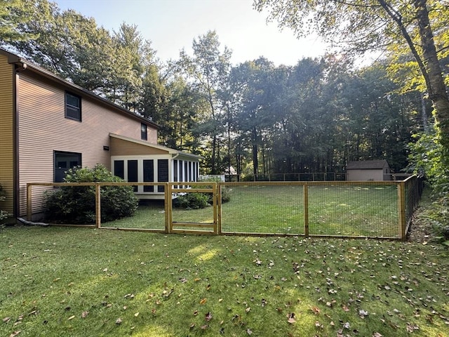 view of yard featuring fence and an outbuilding