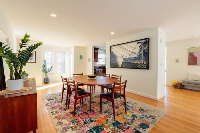 dining area featuring recessed lighting, light wood-style flooring, and baseboards