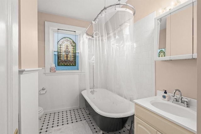 full bathroom with curtained shower, vanity, toilet, and a bathing tub