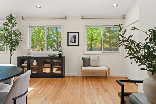 living area featuring recessed lighting, baseboards, visible vents, and wood finished floors