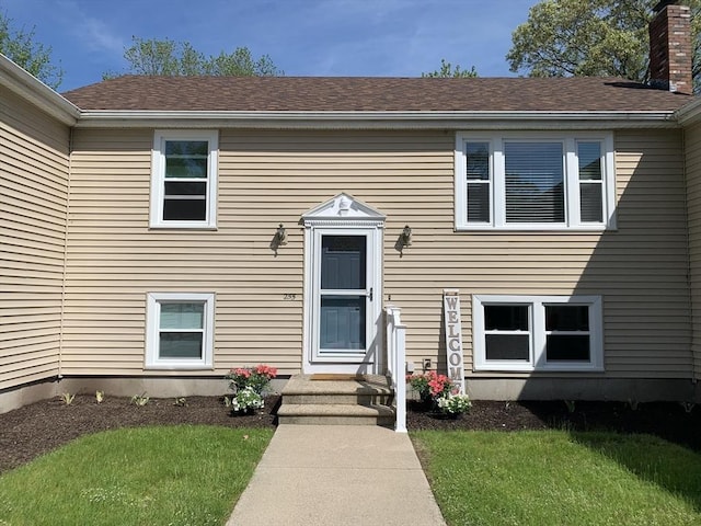 view of front of house with a front yard