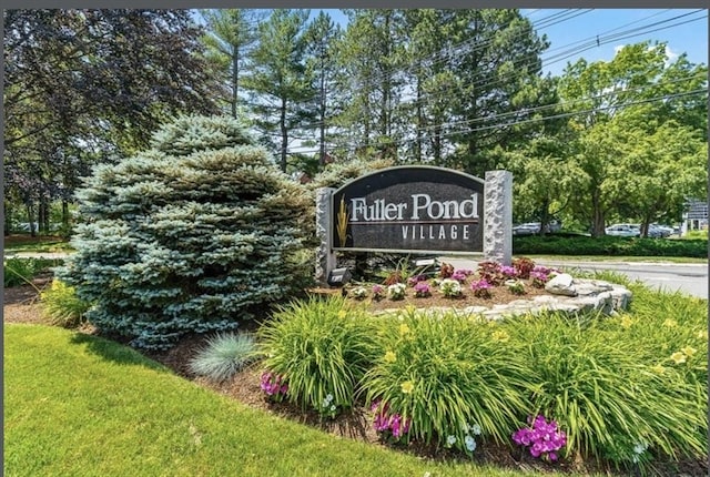 view of community / neighborhood sign