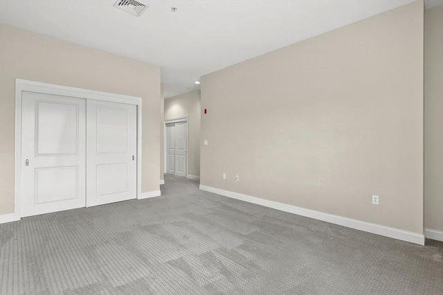 unfurnished bedroom with carpet floors, baseboards, a closet, and recessed lighting