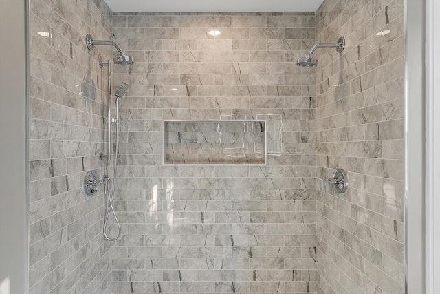 bathroom featuring tiled shower