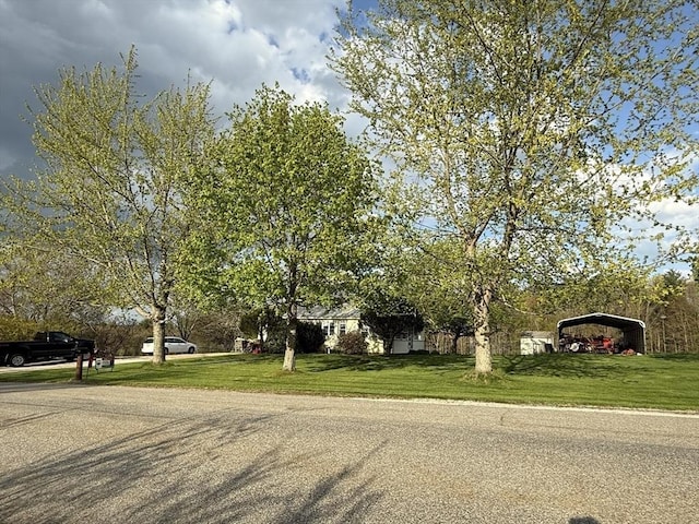 view of front of house featuring a front yard and a carport