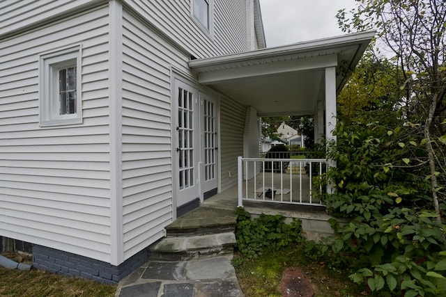 doorway to property with covered porch