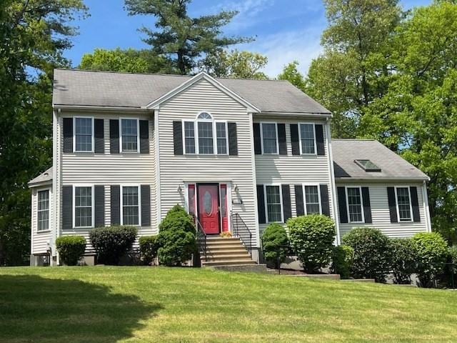 10 Atherton Rd, Hudson, MA 01749 - colonial house with a front lawn
