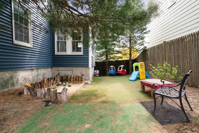 view of yard featuring a fenced backyard