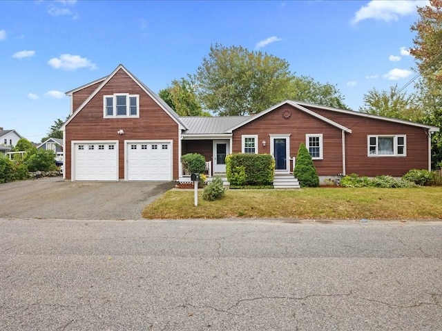 view of front of house featuring a front lawn and a garage