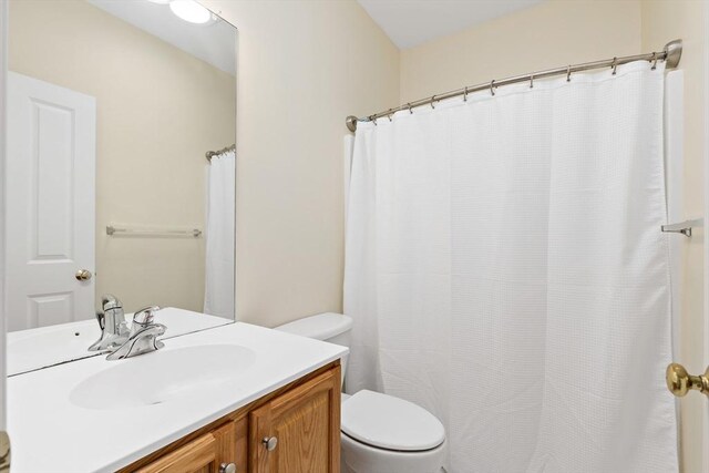 49 Champlain Cir, Plymouth, MA 02360 - full bath with vanity and a shower with curtain