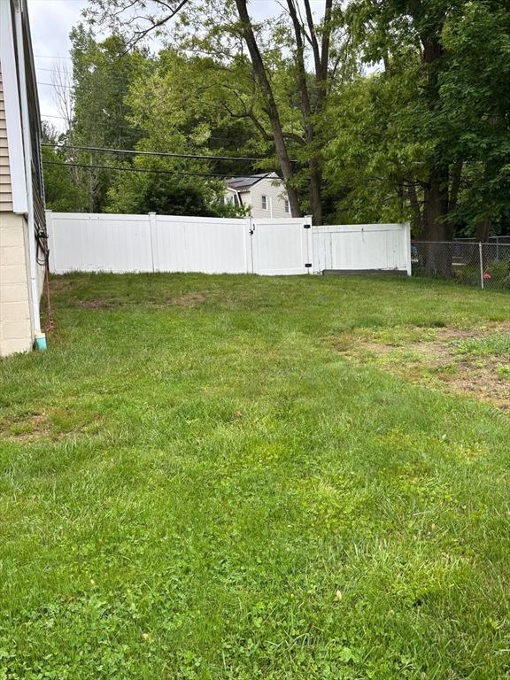 98 Varnum Rd, Dracut, MA 01826 - view of yard