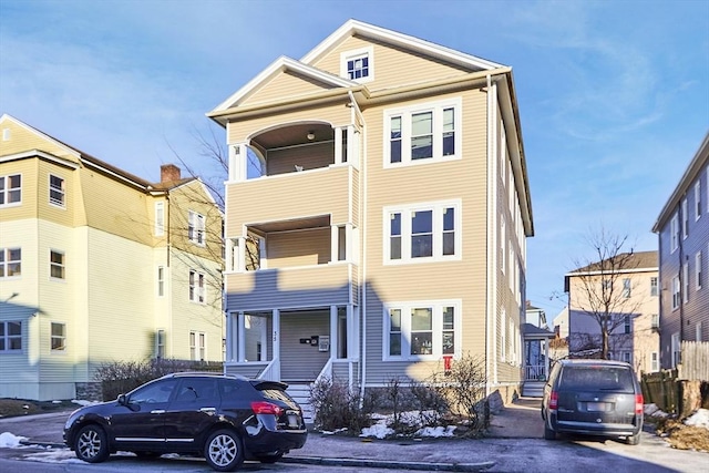 view of front of house with a balcony