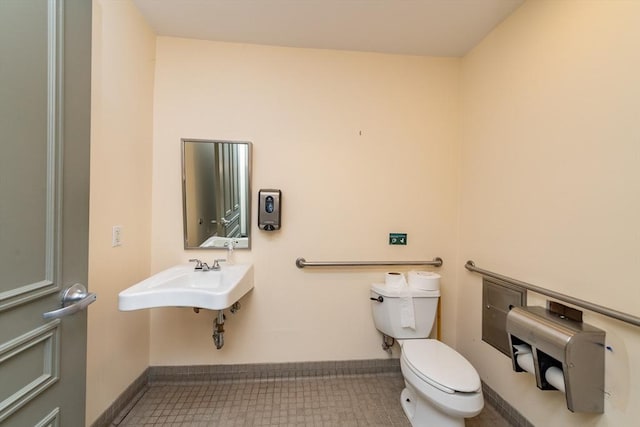 37 Mellen St, Cambridge, MA 02138 - bathroom with toilet and a sink