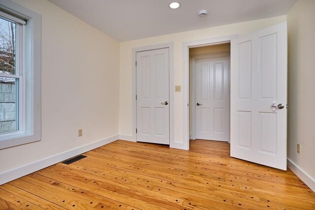 unfurnished bedroom featuring recessed lighting, light wood-type flooring, baseboards, and visible vents