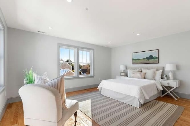 bedroom featuring visible vents, recessed lighting, light wood-style flooring, and baseboards