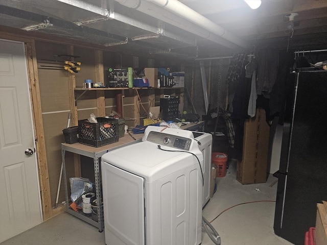 clothes washing area with washer / dryer